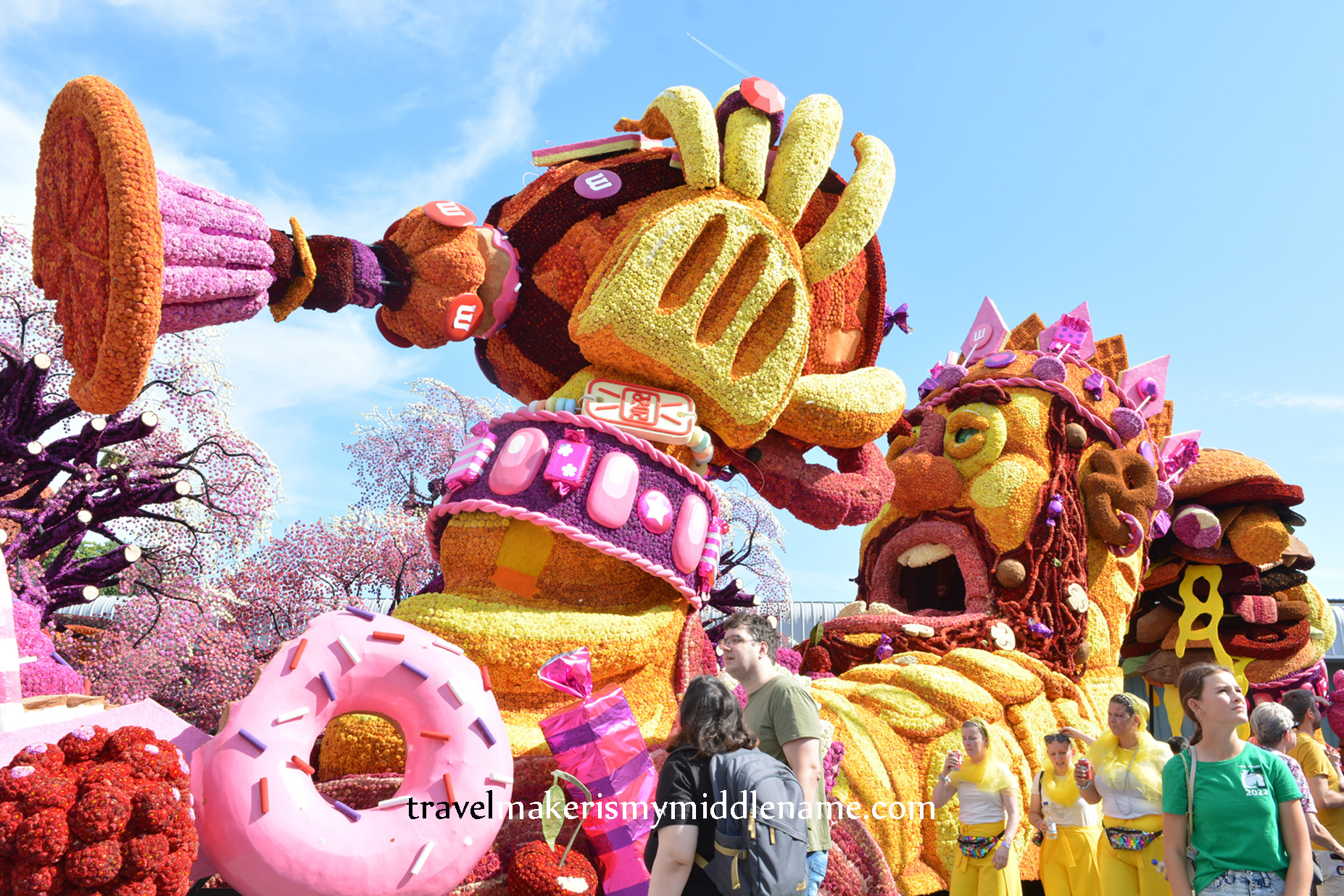A candy, donut and King with a crown themed float covered in dahlias.